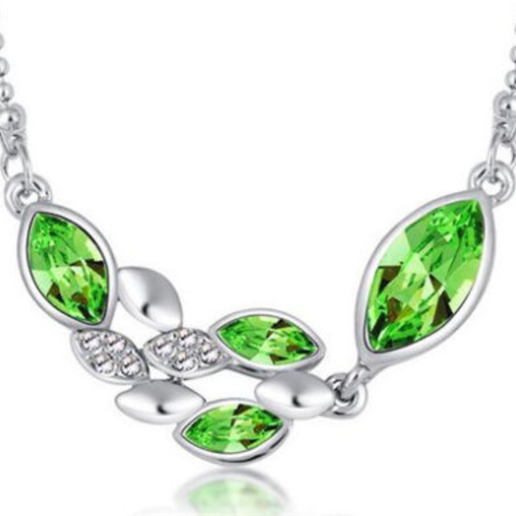 Jewelry - Green Leaf Crystal Necklace